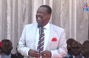 Crowd-cheers-as-Mudavadi-recognises-Atwolis-presence-at-Rutos-event